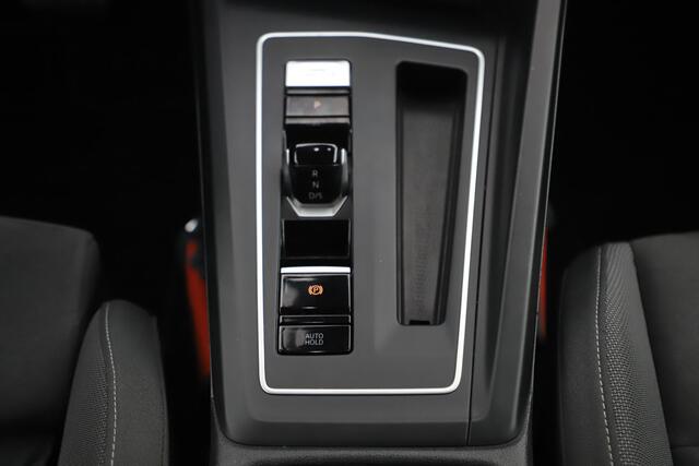Volkswagen GOLF 1.0 eTSI Life Business Automaat 18 inch LMV Virtual Sportstoelen Navigatie Camera Sfeerverlichting Stoelverwarming Adaptive Cruise