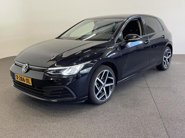 Volkswagen GOLF 1.5 eTSI Life Trekhaak Navigatie Apple Carplay/ Android Auto Camera Parkeersensoren Adaptive Cruise Control Stuur- en stoelverwarming Virtual Cockpit Lichtmetalen velgen Sfeerverlichting Climate Control