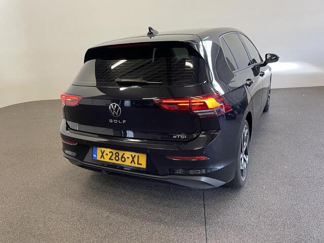 Volkswagen GOLF 1.5 eTSI Life Trekhaak Navigatie Apple Carplay/ Android Auto Camera Parkeersensoren Adaptive Cruise Control Stuur- en stoelverwarming Virtual Cockpit Lichtmetalen velgen Sfeerverlichting Climate Control