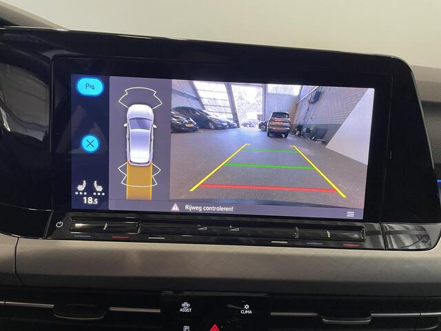 Volkswagen GOLF 1.5 eTSI Life Trekhaak Navigatie Apple Carplay/ Android Auto Camera Parkeersensoren Adaptive Cruise Control Stuur- en stoelverwarming Virtual Cockpit Lichtmetalen velgen Sfeerverlichting Climate Control