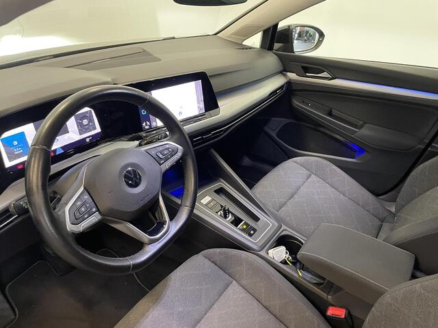 Volkswagen GOLF 1.5 eTSI Life Trekhaak Navigatie Apple Carplay/ Android Auto Camera Parkeersensoren Adaptive Cruise Control Stuur- en stoelverwarming Virtual Cockpit Lichtmetalen velgen Sfeerverlichting Climate Control