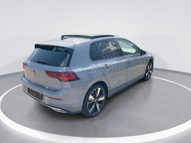 Volkswagen GOLF 1.4TSI eHybrid 180kW/245pk 6-DSG · Panoramadak · Navigatie · Camera + Parkeersensoren · Head-up Display ·
