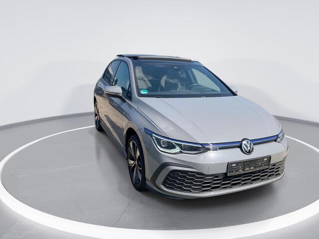 Volkswagen GOLF 1.4TSI eHybrid 180kW/245pk 6-DSG · Panoramadak · Navigatie · Camera + Parkeersensoren · Head-up Display ·