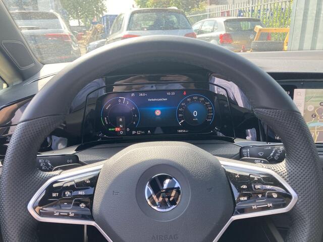 Volkswagen GOLF 1.4TSI eHybrid 180kW/245pk 6-DSG · Panoramadak · Navigatie · Camera + Parkeersensoren · Head-up Display ·