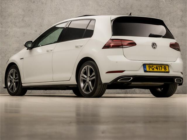 Volkswagen GOLF 1.0 TSI R-Line Sport (SCHUIFDAK, VIRTUAL COCKPIT, APPLE CARPLAY, DYNAUDIO, GROOT NAVI, ALCANTARA SPORTSTOELEN, ADAPTIVE CRUISE, LED KOPLAMPEN, KEYLESS, ADAPTIVE CRUISE, GETINT GLAS, PARKEERSENSOREN, NIEUWSTAAT)