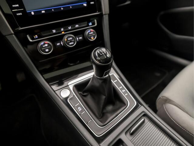 Volkswagen GOLF 1.0 TSI R-Line Sport (SCHUIFDAK, VIRTUAL COCKPIT, APPLE CARPLAY, DYNAUDIO, GROOT NAVI, ALCANTARA SPORTSTOELEN, ADAPTIVE CRUISE, LED KOPLAMPEN, KEYLESS, ADAPTIVE CRUISE, GETINT GLAS, PARKEERSENSOREN, NIEUWSTAAT)