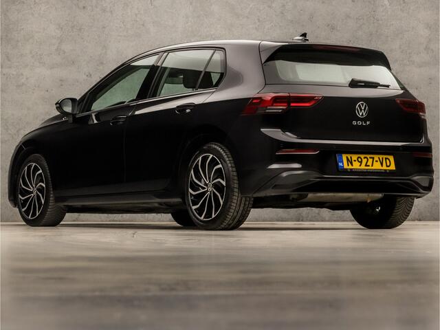 Volkswagen GOLF 1.0 TSI Sport (APPLE CARPLAY, GROOT NAVI, MEMORY SEATS, ALCANTARA, CAMERA, SPORTSTOELEN, KEYLESS, LM VELGEN, LED KOPLAMPEN, NIEUWSTAAT)