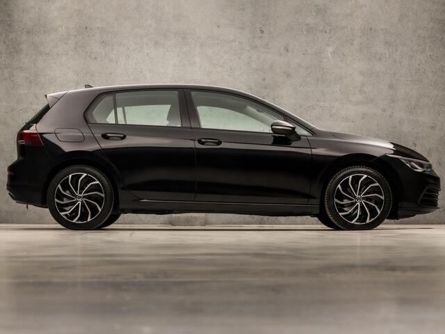 Volkswagen GOLF 1.0 TSI Sport (APPLE CARPLAY, GROOT NAVI, MEMORY SEATS, ALCANTARA, CAMERA, SPORTSTOELEN, KEYLESS, LM VELGEN, LED KOPLAMPEN, NIEUWSTAAT)
