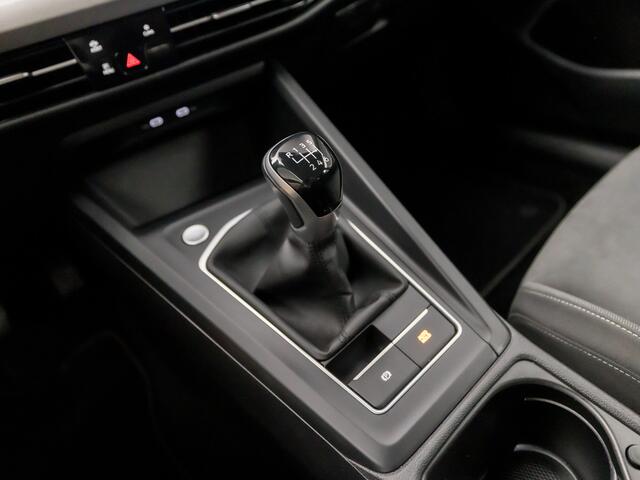 Volkswagen GOLF 1.0 TSI Sport (APPLE CARPLAY, GROOT NAVI, MEMORY SEATS, ALCANTARA, CAMERA, SPORTSTOELEN, KEYLESS, LM VELGEN, LED KOPLAMPEN, NIEUWSTAAT)