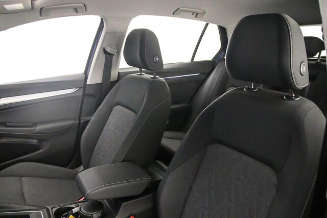 Volkswagen GOLF Life Edition 1.5 TSI eHybrid 204pk DSG Automaat Adaptive cruise control, Achteruitrijcamera, Stuurwiel verwarmd, Parkeersensoren, Stoelverwarming, App connect