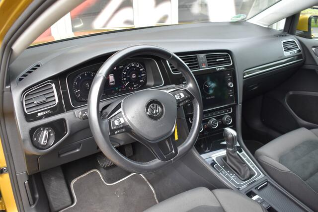 Volkswagen GOLF Variant 1.5 TSI Highline Business R-Line Automaat / Adap. Cruise / Sportstoelen / Parkeersensoren v+a / Navi
