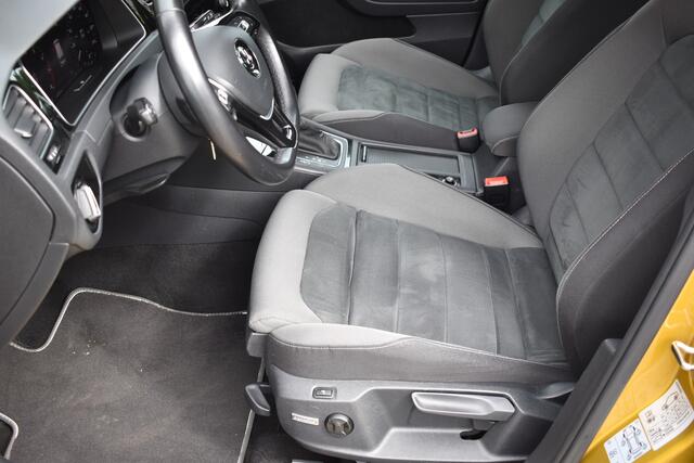 Volkswagen GOLF Variant 1.5 TSI Highline Business R-Line Automaat / Adap. Cruise / Sportstoelen / Parkeersensoren v+a / Navi