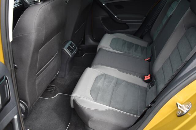Volkswagen GOLF Variant 1.5 TSI Highline Business R-Line Automaat / Adap. Cruise / Sportstoelen / Parkeersensoren v+a / Navi