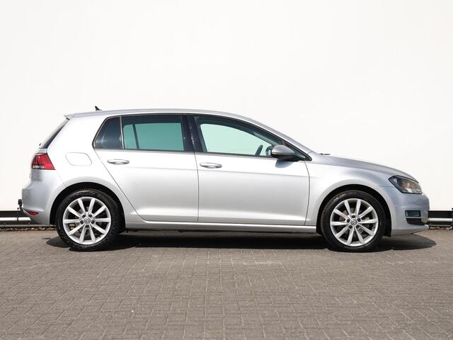 Volkswagen GOLF 1.2 TSI Highline 110pk | Navigatie | Climate control | Trekhaak | Cruise control