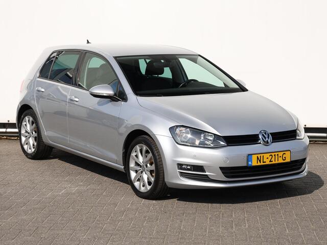 Volkswagen GOLF 1.2 TSI Highline 110pk | Navigatie | Climate control | Trekhaak | Cruise control