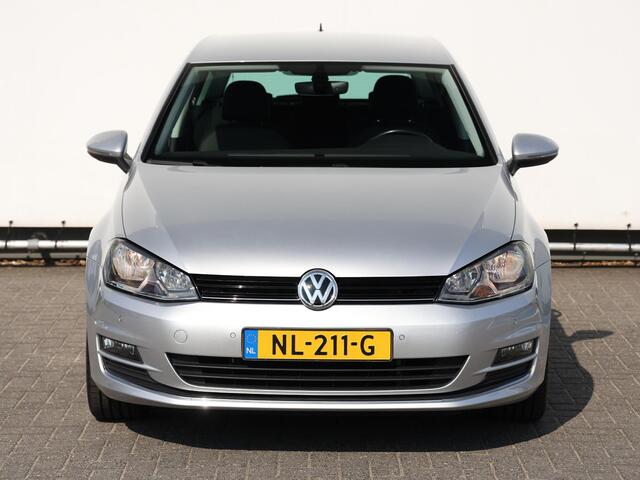 Volkswagen GOLF 1.2 TSI Highline 110pk | Navigatie | Climate control | Trekhaak | Cruise control