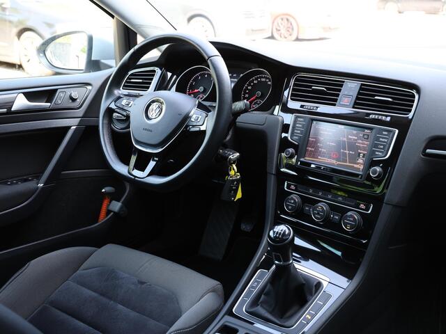 Volkswagen GOLF 1.2 TSI Highline 110pk | Navigatie | Climate control | Trekhaak | Cruise control