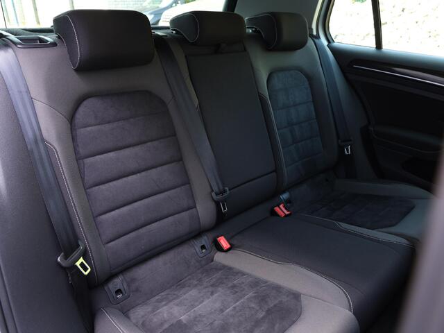 Volkswagen GOLF 1.2 TSI Highline 110pk | Navigatie | Climate control | Trekhaak | Cruise control