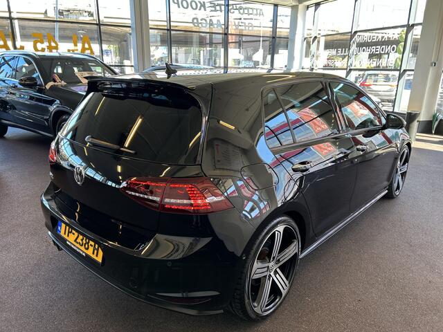 Volkswagen GOLF 1.4 TSI GTE Automaat | Adaptief onderstel | Adaptieve cruise control | Elek. verstelbaar lederen bekleding | Keyless | Lane assist | Navigatie | Apple carplay | Park assist | Climate control | Dodehoeksdetectie | Cadiz velgen