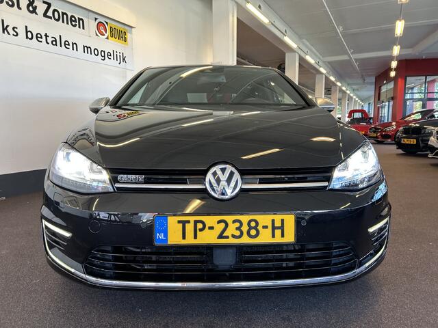 Volkswagen GOLF 1.4 TSI GTE Automaat | Adaptief onderstel | Adaptieve cruise control | Elek. verstelbaar lederen bekleding | Keyless | Lane assist | Navigatie | Apple carplay | Park assist | Climate control | Dodehoeksdetectie | Cadiz velgen