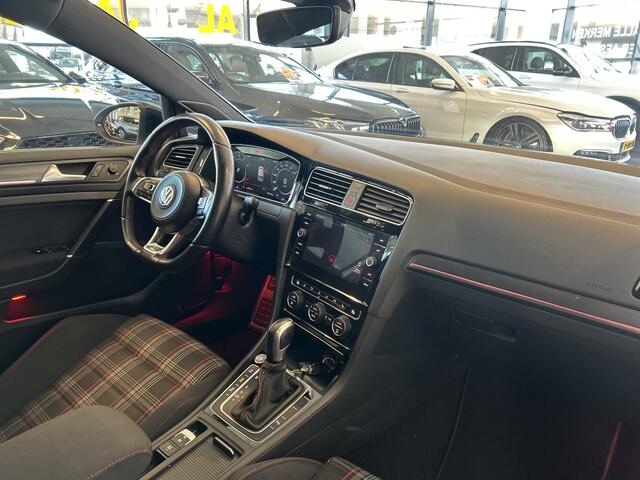 Volkswagen GOLF 2.0 TSI GTI Performance | Panoramadak | Digital dashboard | Keyless | Adaptief onderstel | Adaptieve cruise control | Dynaudio | Achteruitrijcamera | Apple carplay | Park assist | Lane assist | Dodehoeksdetectie | Climate control | Elek. inklapbare trekha