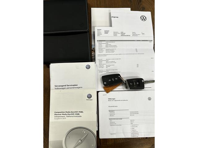 Volkswagen GOLF 2.0 TSI GTI Performance | Panoramadak | Digital dashboard | Keyless | Adaptief onderstel | Adaptieve cruise control | Dynaudio | Achteruitrijcamera | Apple carplay | Park assist | Lane assist | Dodehoeksdetectie | Climate control | Elek. inklapbare trekha