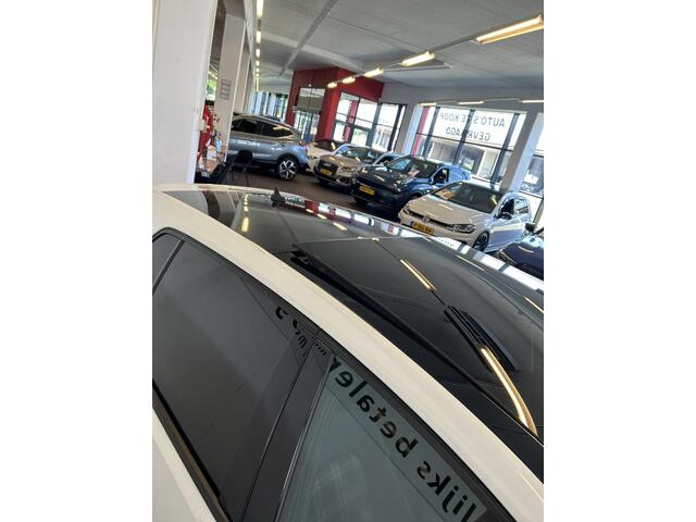 Volkswagen GOLF 2.0 TSI GTI Performance | Panoramadak | Digital dashboard | Keyless | Adaptief onderstel | Adaptieve cruise control | Dynaudio | Achteruitrijcamera | Apple carplay | Park assist | Lane assist | Dodehoeksdetectie | Climate control | Elek. inklapbare trekha