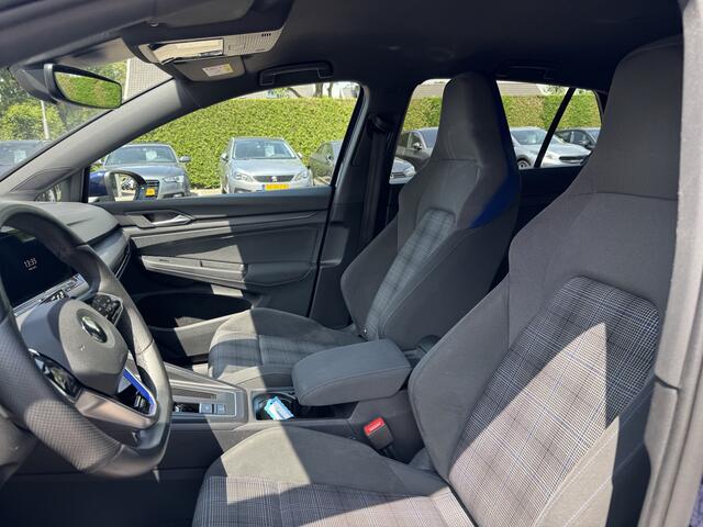 Volkswagen GOLF 1.4 eHybrid GTE / Camera / Navigatie / Sfeerverlichting / LED Koplampen / 18'' / Virtual Cockpit / DAB / Stoelverwarming / ACC
