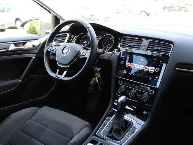 Volkswagen GOLF Variant 1.5 TSI Highline 150PK DSG | Navigatie | LED | Adaptieve Cruise Control | Stoelverwarming | 17 Inch velgen | DAB+ | Climate Control |