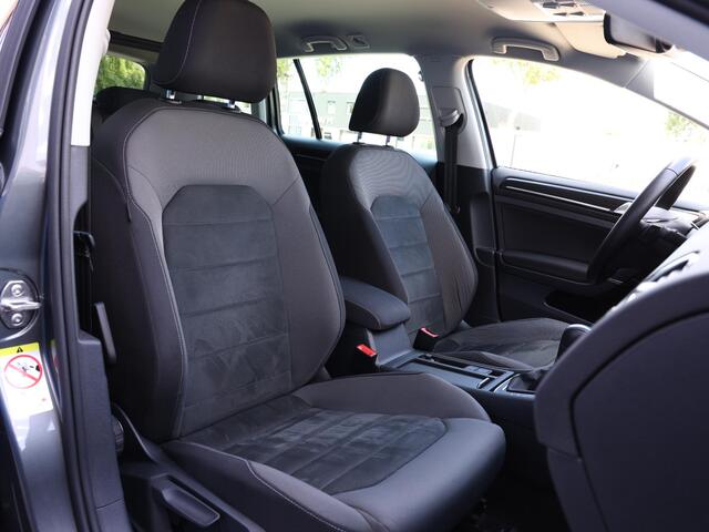 Volkswagen GOLF Variant 1.5 TSI Highline 150PK DSG | Navigatie | LED | Adaptieve Cruise Control | Stoelverwarming | 17 Inch velgen | DAB+ | Climate Control |