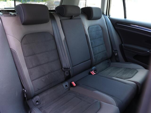 Volkswagen GOLF Variant 1.5 TSI Highline 150PK DSG | Navigatie | LED | Adaptieve Cruise Control | Stoelverwarming | 17 Inch velgen | DAB+ | Climate Control |