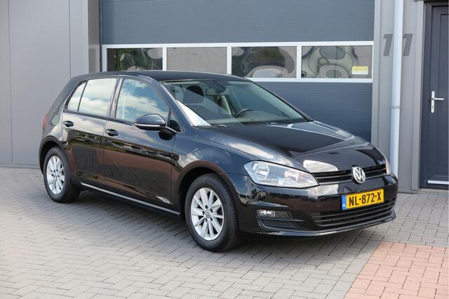 Volkswagen GOLF 1.2 TSI 81KW 110pk Trendline,Cruisecontrol , Trekhaak, Climate control, LMV. Nieuwe APK .