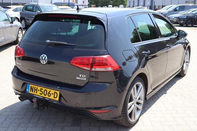 Volkswagen GOLF 1.6 TDI Connected Series Camera, Navigatie, Cruise control, R-Line pakket, Climate control, Stoelverwarming