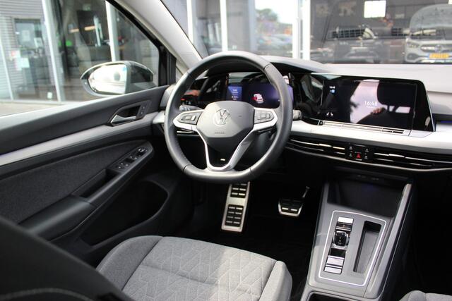Volkswagen GOLF 1.5 eTSI DSG Move | ACC | Trekhaak | Carplay