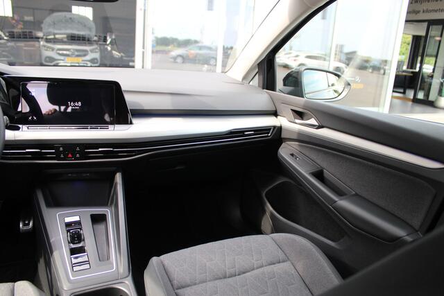 Volkswagen GOLF 1.5 eTSI DSG Move | ACC | Trekhaak | Carplay
