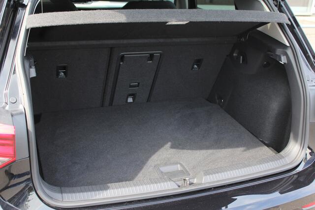Volkswagen GOLF 1.5 eTSI DSG Move | ACC | Trekhaak | Carplay