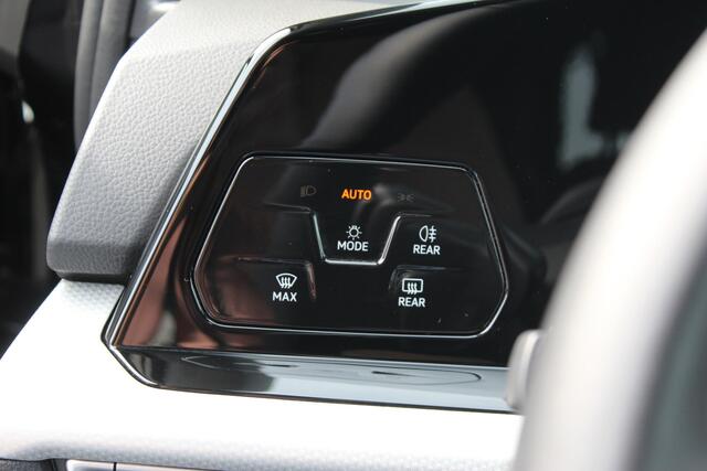 Volkswagen GOLF 1.5 eTSI DSG Move | ACC | Trekhaak | Carplay