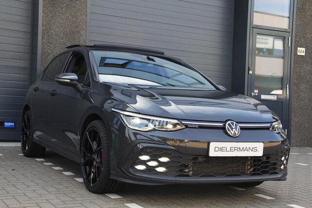 Volkswagen GOLF 1.4 eHybrid GTE Pano | Bijenkorf verlichting + IQ lichten | 19' Estoril velgen | Bomvol | BTW Voertuig!