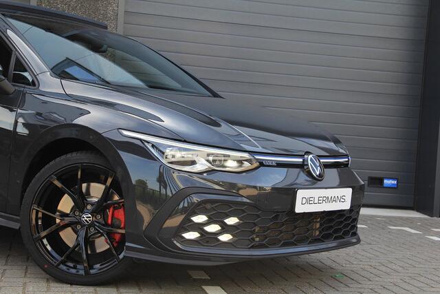 Volkswagen GOLF 1.4 eHybrid GTE Pano | Bijenkorf verlichting + IQ lichten | 19' Estoril velgen | Bomvol | BTW Voertuig!