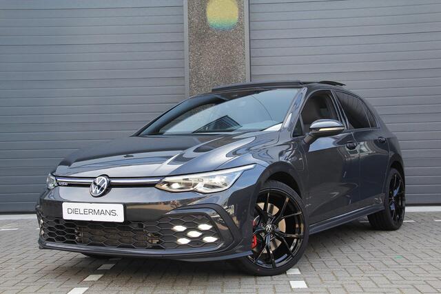 Volkswagen GOLF 1.4 eHybrid GTE Pano | Bijenkorf verlichting + IQ lichten | 19' Estoril velgen | Bomvol | BTW Voertuig!