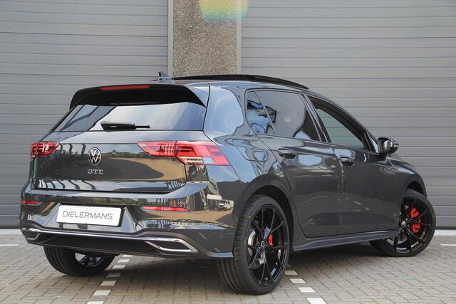 Volkswagen GOLF 1.4 eHybrid GTE Pano | Bijenkorf verlichting + IQ lichten | 19' Estoril velgen | Bomvol | BTW Voertuig!