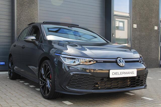 Volkswagen GOLF 1.4 eHybrid GTE 2022 | Elektrische trekhaak | Panorama dak | IQ Lights | 19' Adelaides | Achteruitrijcamera | Vol!
