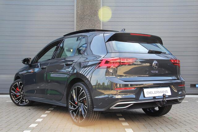 Volkswagen GOLF 1.4 eHybrid GTE 2022 | Elektrische trekhaak | Panorama dak | IQ Lights | 19' Adelaides | Achteruitrijcamera | Vol!