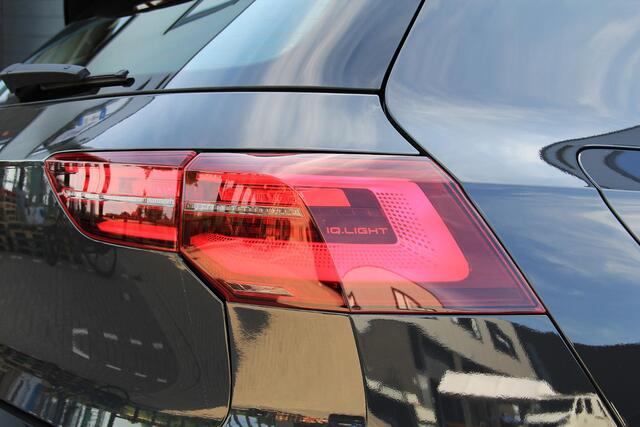 Volkswagen GOLF 1.4 eHybrid GTE 2022 | Elektrische trekhaak | Panorama dak | IQ Lights | 19' Adelaides | Achteruitrijcamera | Vol!