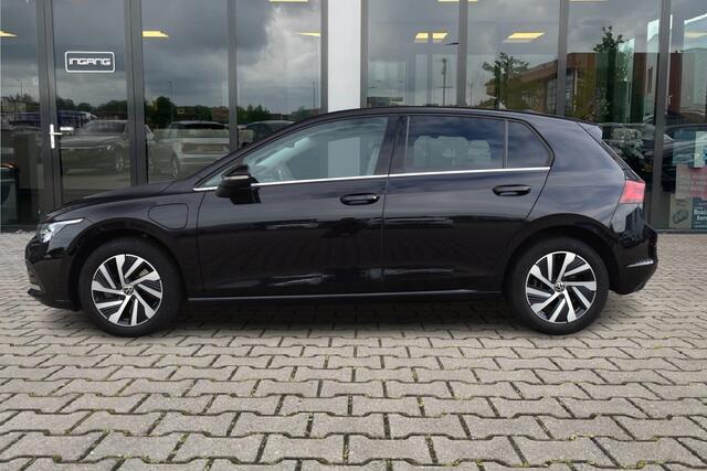 Volkswagen GOLF 1.4 eHybrid Style | ACC | Camera | Memory |