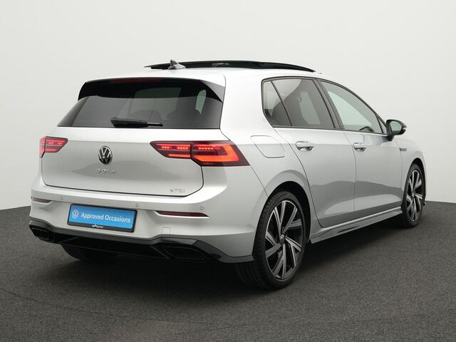 Volkswagen GOLF 1.5 eTSI 150 pk DSG R-Line | Panoramadak | IQ Light | Stuur-/stoelverwarming | Achteruitrijcamera | Navigatie | Keyless Entry