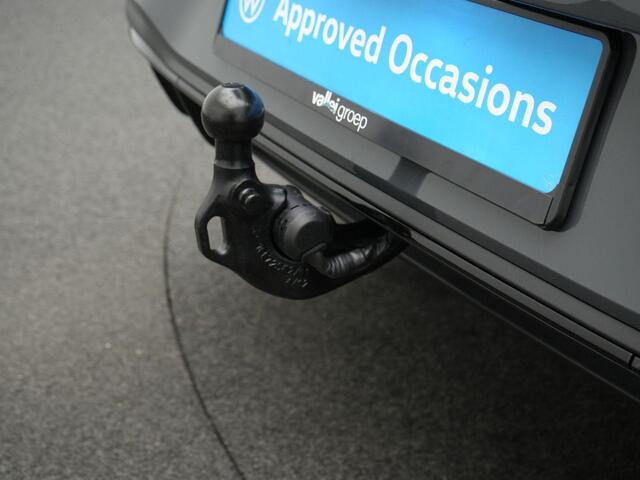 Volkswagen GOLF 1.5 272 pk DSG eHybrid GTE | Black Style | Pano | Trekhaak | 18 inch | Head-Up Display | 360 Camera | 18 inch