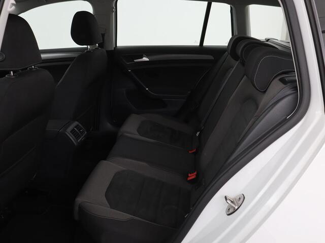 Volkswagen GOLF 1.5 TSI Comfortline Business | Stoelverwarming | Massage | Carplay | Navigatie | Adaptive cruise | Climate control | Parkeerhulp | Bluetooth