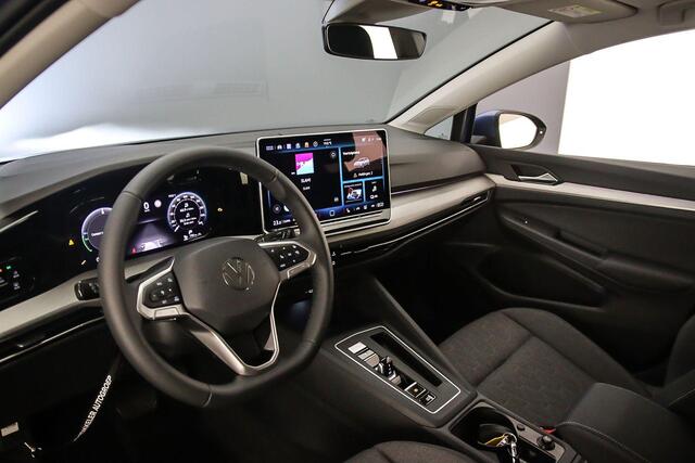 Volkswagen GOLF Life Edition 1.5 TSI eHybrid 204pk DSG Automaat Adaptive cruise control, Achteruitrijcamera, Stuurwiel verwarmd, LED koplampen, App connect, Parkeersensoren