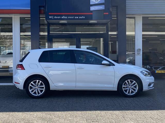 Volkswagen GOLF 1.5 TSI Highline / Automaat / 150 PK / Apple-Carplay & Android-Auto / Adaptieve Cruise-Control / Climate-Control / Stoelverwarming / Massage-Stoelen / Dodehoek-Detectie / Draadloze-Telefoonlader / Flippers / Radio-Bluetooth / Navi / PDC V+A met Camera / 1
